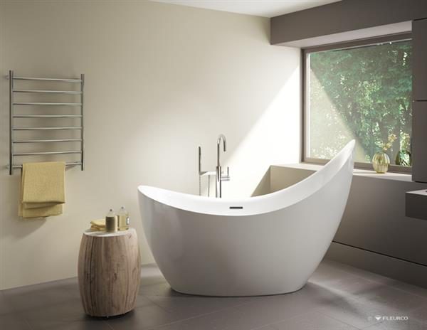 Fleurco Cresent Petite Freestanding bathtub 65" x 31"